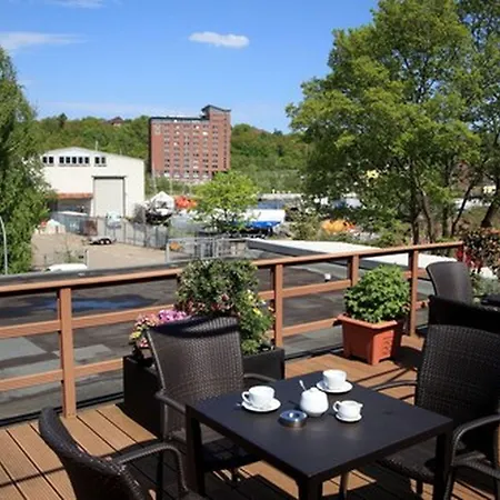Hotel Am Segelhafen & Free Parking-2