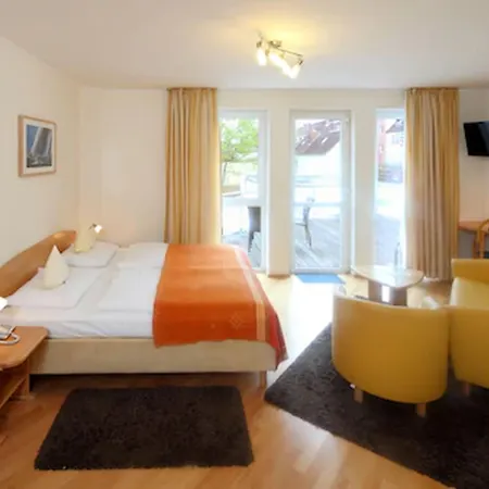 Hotel Am Segelhafen & Free Parking-2