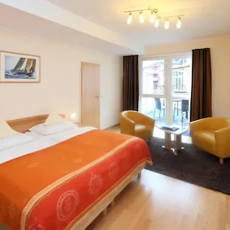 Hotel Am Segelhafen & Free Parking-3